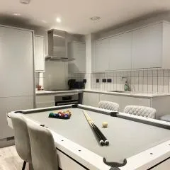 BRAND NEW Central Luxury 2 Bed Apartment