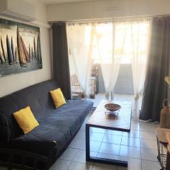 Le Vénizio - Classé 2 étoiles - T2 climatisé, avec terrasse, parking, prêt de vélos, 10 minutes à pied gare et centre ville