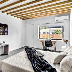 Unit 2 Cute Studio in North Miami 10min to beach