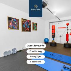 Friary Townhouse - INVOICE and REDUCED PRICE only via SUNRISE SHORT LETS DUNDEE, 5 Double Bedrooms, 4 Bathrooms, GYM, GAMES, GARDEN, Fully Equipped, Free Parking, Central Location, Contractors and Trades People Favourite