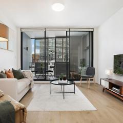 RARE FIND! Central Sydney - 2 BR & Parking