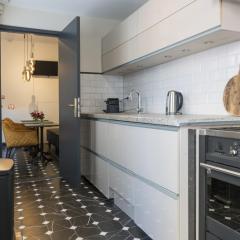 Petite Room With Wifi, Ac, And Shared Kitchen