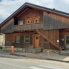 CAMPO BASE CADORE con parcheggio auto e garage moto