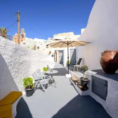 DOMEstic Cave House in Finikia Oia Santorini