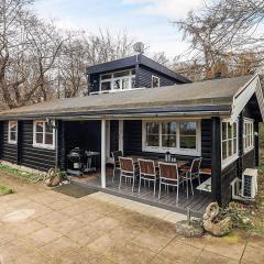 6 person holiday home in Dronningmølle-By Traum