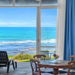 Absolute Beachfront l Couples Getaway