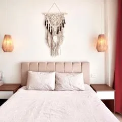 Comfy Studio, Pools, private Beach at peaceful Resort