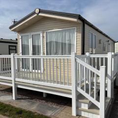 Palm Grove 19 - Golden Palm - Central Heating, WiFi, pet friendly, bed linen - Meadow Lakes Caravan & Lodge Hire