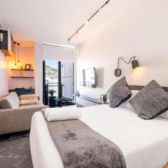 Flamingo 805 - Top Floor Sea Point Studio Near Beach with Daily Housekeeping