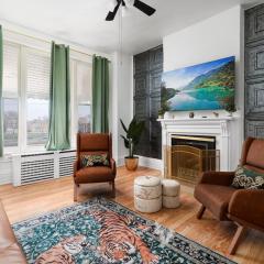 Dwntn 10mins and Sleeps 10 in Vintage and Free Parking