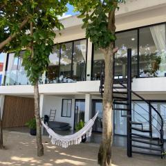 Muse&Mingle Contemporary Beachfront Loft