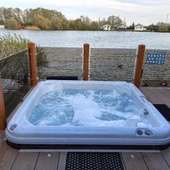 Rachels Luxury Tattershall Hot Tub & Fishing Retreat