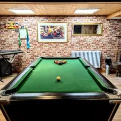 Ramsgate Seafront Apartment with Jacuzzi Bath & Pool Table