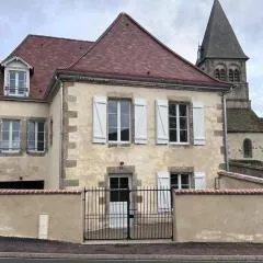 Charmant gîte historique rénové à 2 niveaux avec parking et jardin - FR-1-489-571