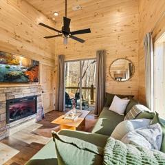 Treehouse Cabin with XLarge Outside Living Space!