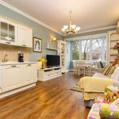 1BR Apartment in the Center with Free Street Parking and Designated Workspace