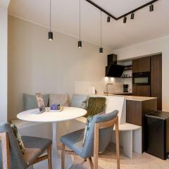 Huswell - Modern family flat steps from the sea