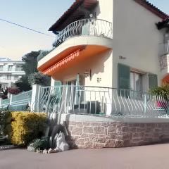 Maison accueillante à Saint-Laurent-du-Var avec jardin