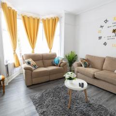 Luxurious 5 bedrooms apartment and a living room in 7 Sydenham Road, Oxbridge, Stockton, Stockton-on-Tees, TS18 4DG