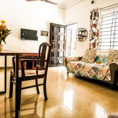 VERY Beautiful whitetown home Arora pvt outdoor dining