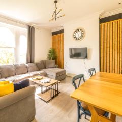 Cosy Osborne House with Free Parking by Prescott Apartments