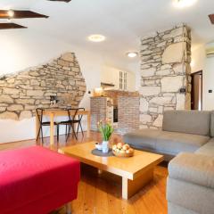 App with Arena Amphitheatre Arena nearby