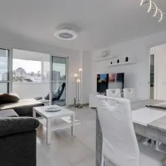 019 Stylish 3 Bed Ibensa Square Apt, near Beach & Bars