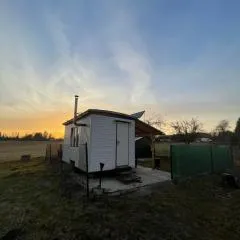 Maringotka u potůčku