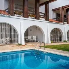 At503 Ground floor & pool, beach 15min walk away