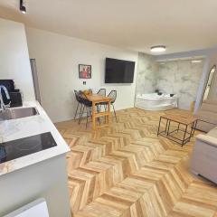 garden apartment 7 min walk to the beach