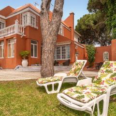 Stunning Home In Chiclana De La Fronter