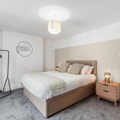 Hosted by AGF Property - Free Parking - Perfect for large groups and long stays - Free parking for one vehicle