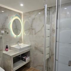 Deluxe apartment by the sea