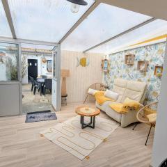 Vacation house between port and beach with garage