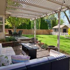 Backyard Bliss Bbq, Fire Pit, Patio, Sleeps 12