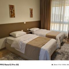 غرفة مزدوجة بنافذاتين سكن العاصمة