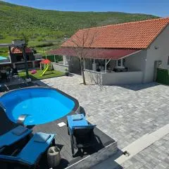 Grey House with heated pool Kričke Drniš