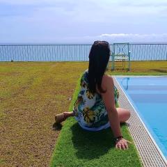 Preciosa casa al borde de un acantilado