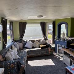 3 Bed Caravan - Sleeps 8 - Pets - Parking - Wifi