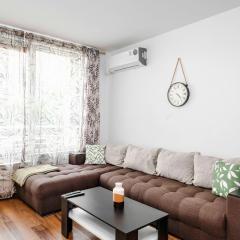 Terra Vibes - Central 1BD with balcony by Flat Mаnager