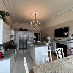 Wonderful 3 Bed West End Flat