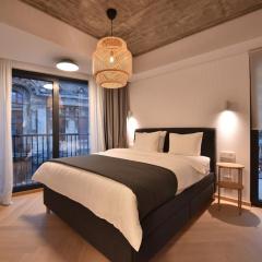 Enjoy a premium downtown apartment in a BRAND-NEW ART DECO BUILDING! Free parking!