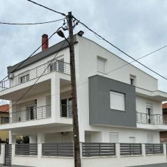 Adoniss Apartmentss 2