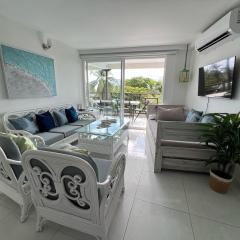 Apartamento remodelado con balcón y cerca a playas