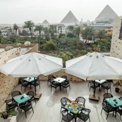 Night Pyramids Inn Hotel