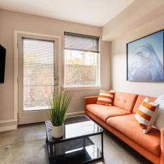 Bright Studio Apartment - Food Carts & Local Shops