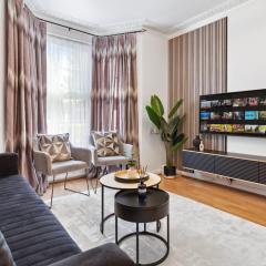 North London 4-Bed House, Garden, Shops & Tube Nearby