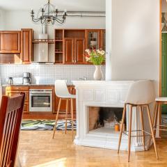 Large and cozy 2-level apartment