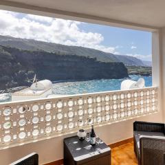 Oceanview Retreat 50m to Beach with Sunset Terrace and Ensuite