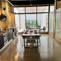 IY Loft 4 - Open Plan Garage Style - Up to 4 people